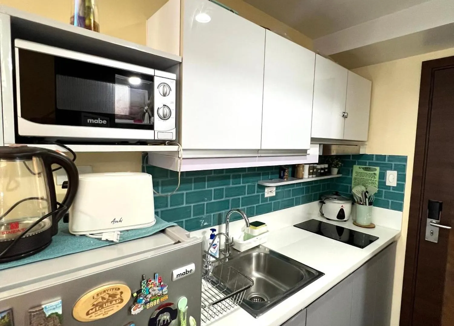 Apartment In Air Residences, Makati With Wifi, Netflix, Pool, Mall And More Manila 0*,  Filipinler