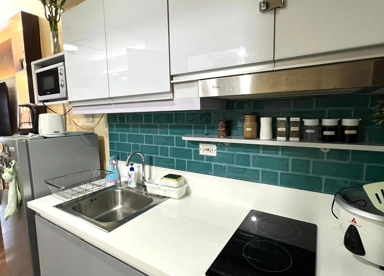 Apartment In Air Residences, Makati With Wifi, Netflix, Pool, Mall And More Manila