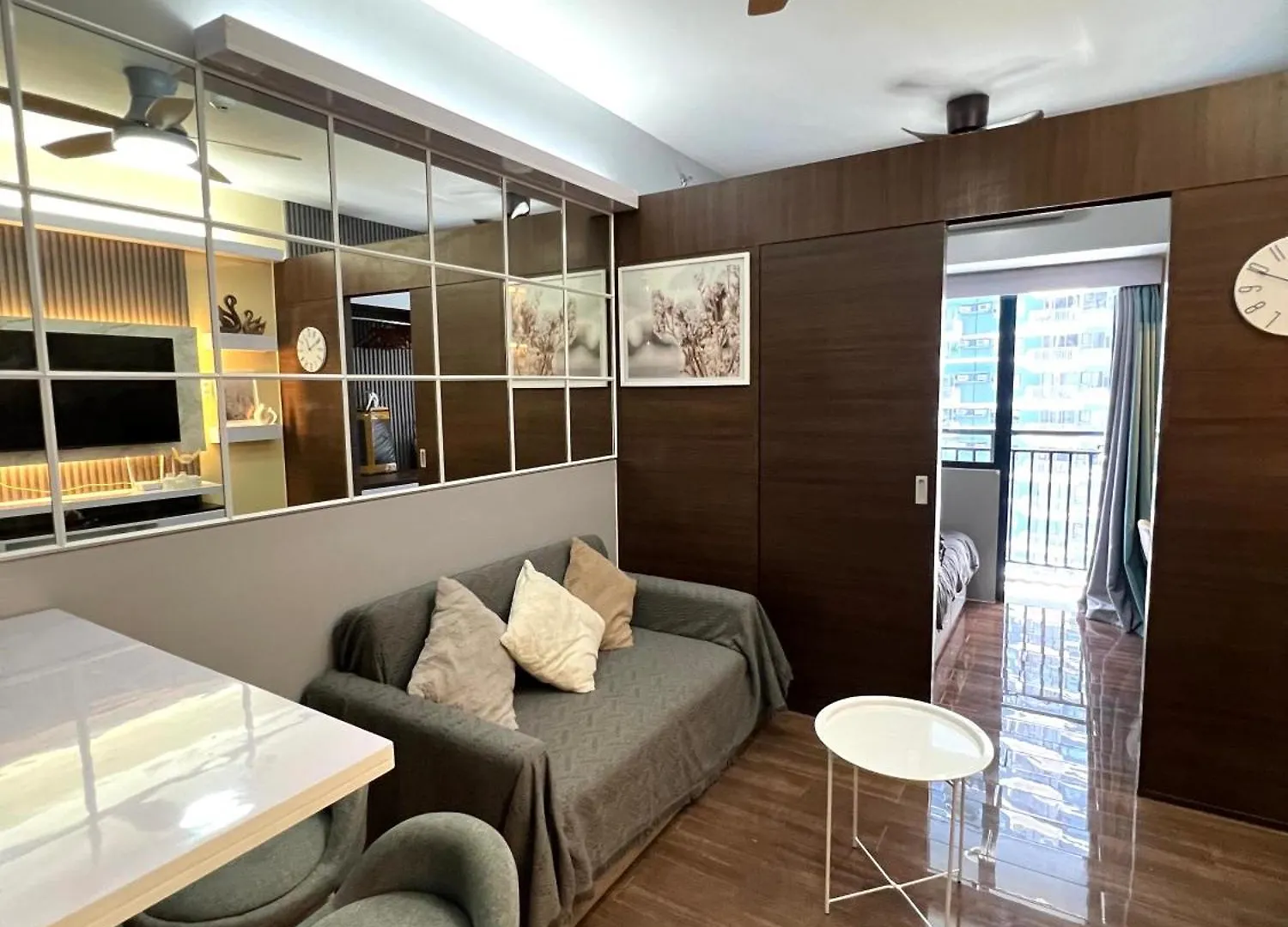 Apartment In Air Residences, Makati With Wifi, Netflix, Pool, Mall And More Manila