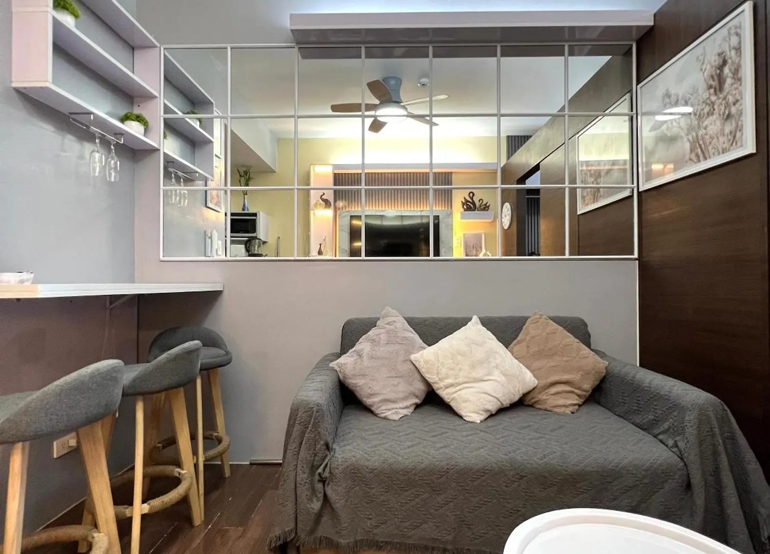 Apartment In Air Residences, Makati With Wifi, Netflix, Pool, Mall And More Manila