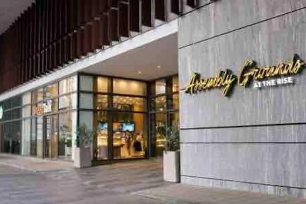 Apartment In Air Residences, Makati With Wifi, Netflix, Pool, Mall And More Manila