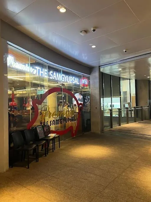 Apartment In Air Residences, Makati With Wifi, Netflix, Pool, Mall And More Manila