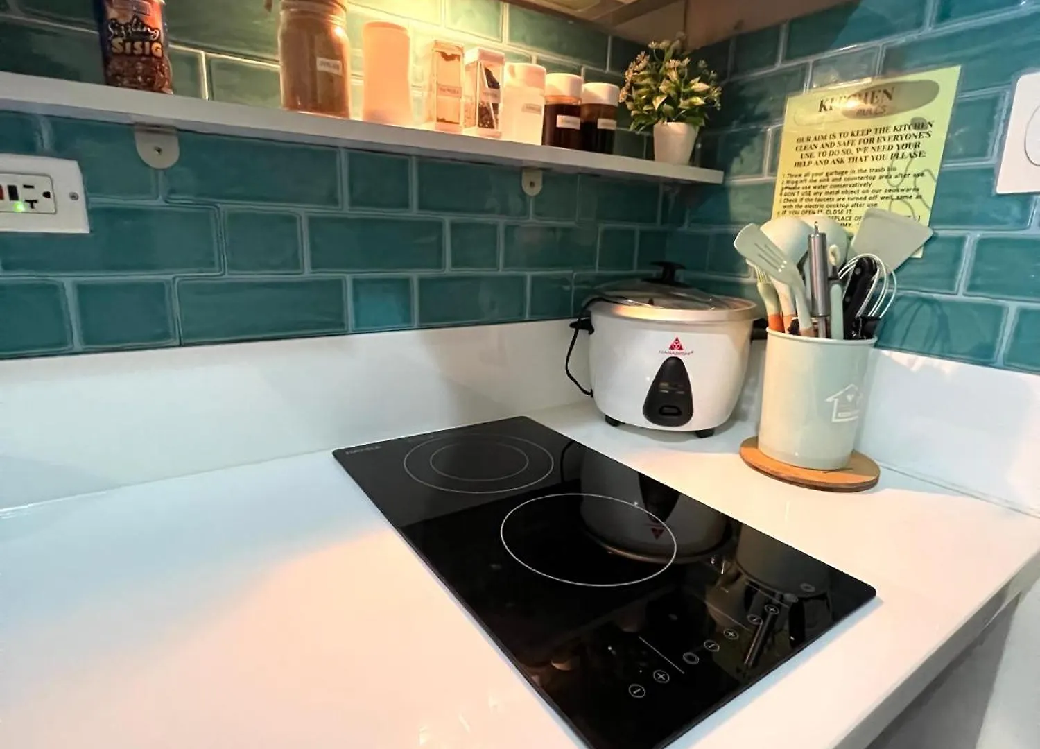 Apartment In Air Residences, Makati With Wifi, Netflix, Pool, Mall And More Manila