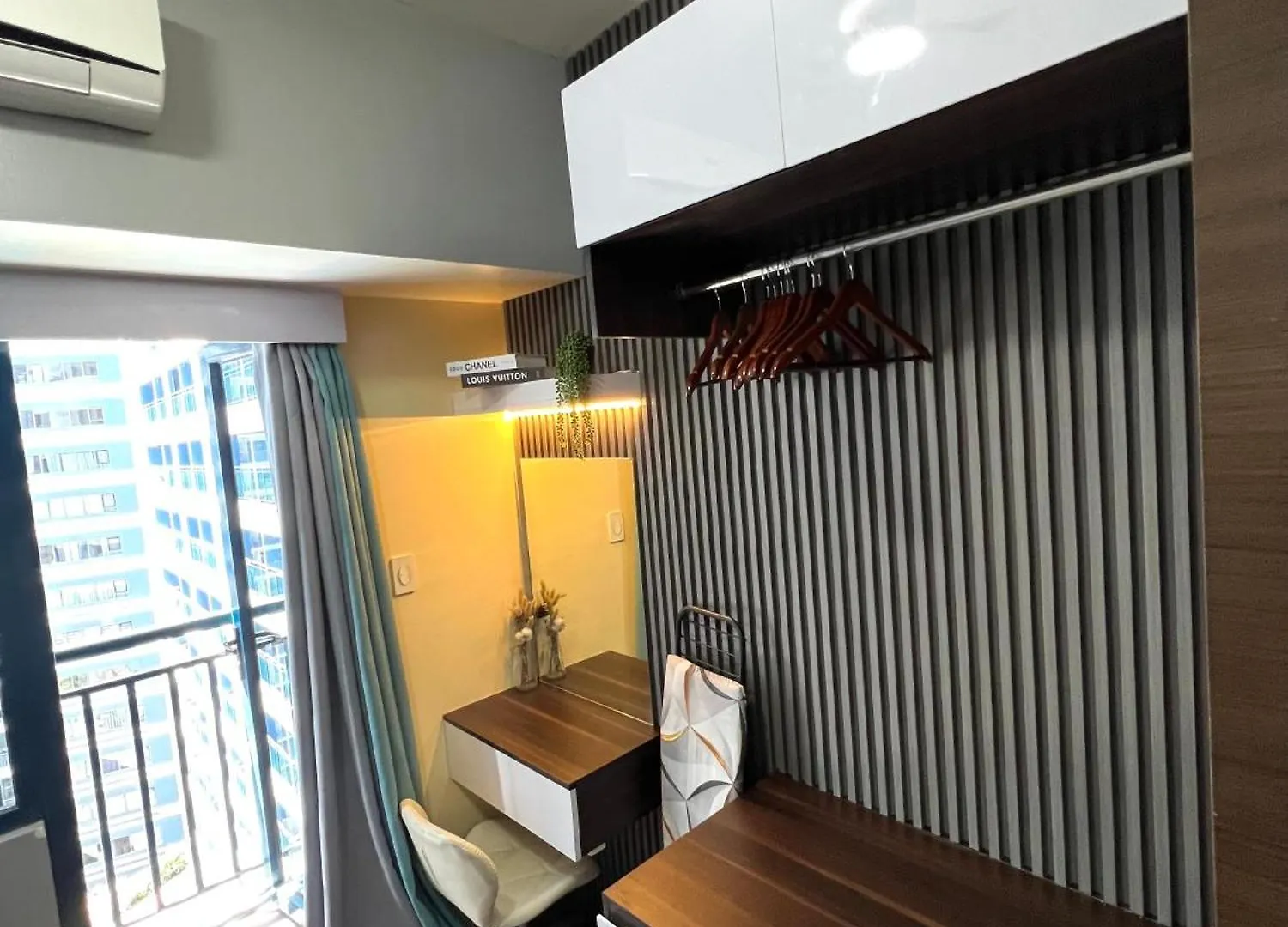 Apartment In Air Residences, Makati With Wifi, Netflix, Pool, Mall And More Manila Philippines