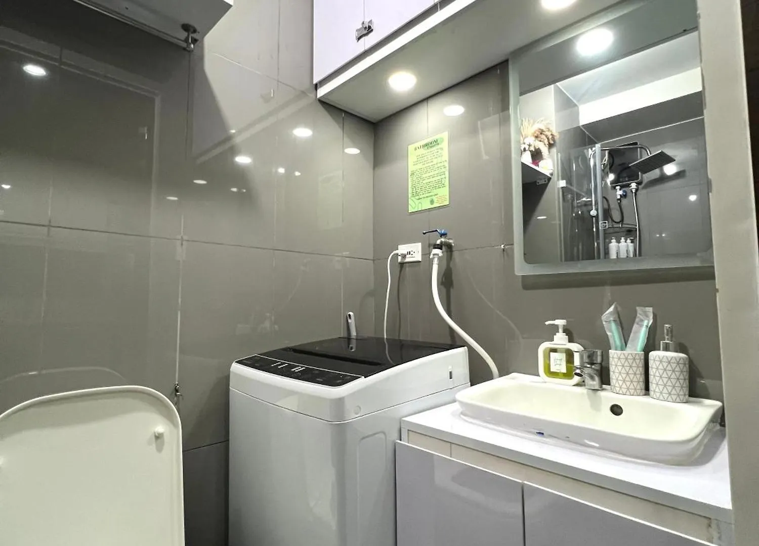Apartment In Air Residences, Makati With Wifi, Netflix, Pool, Mall And More Manila