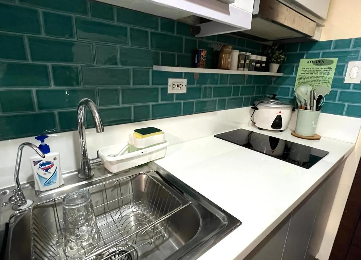 Apartment In Air Residences, Makati With Wifi, Netflix, Pool, Mall And More Manila