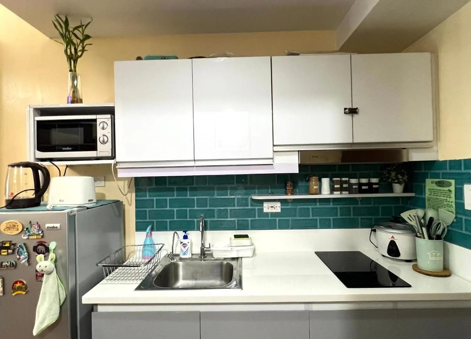 Apartment In Air Residences, Makati With Wifi, Netflix, Pool, Mall And More Manila