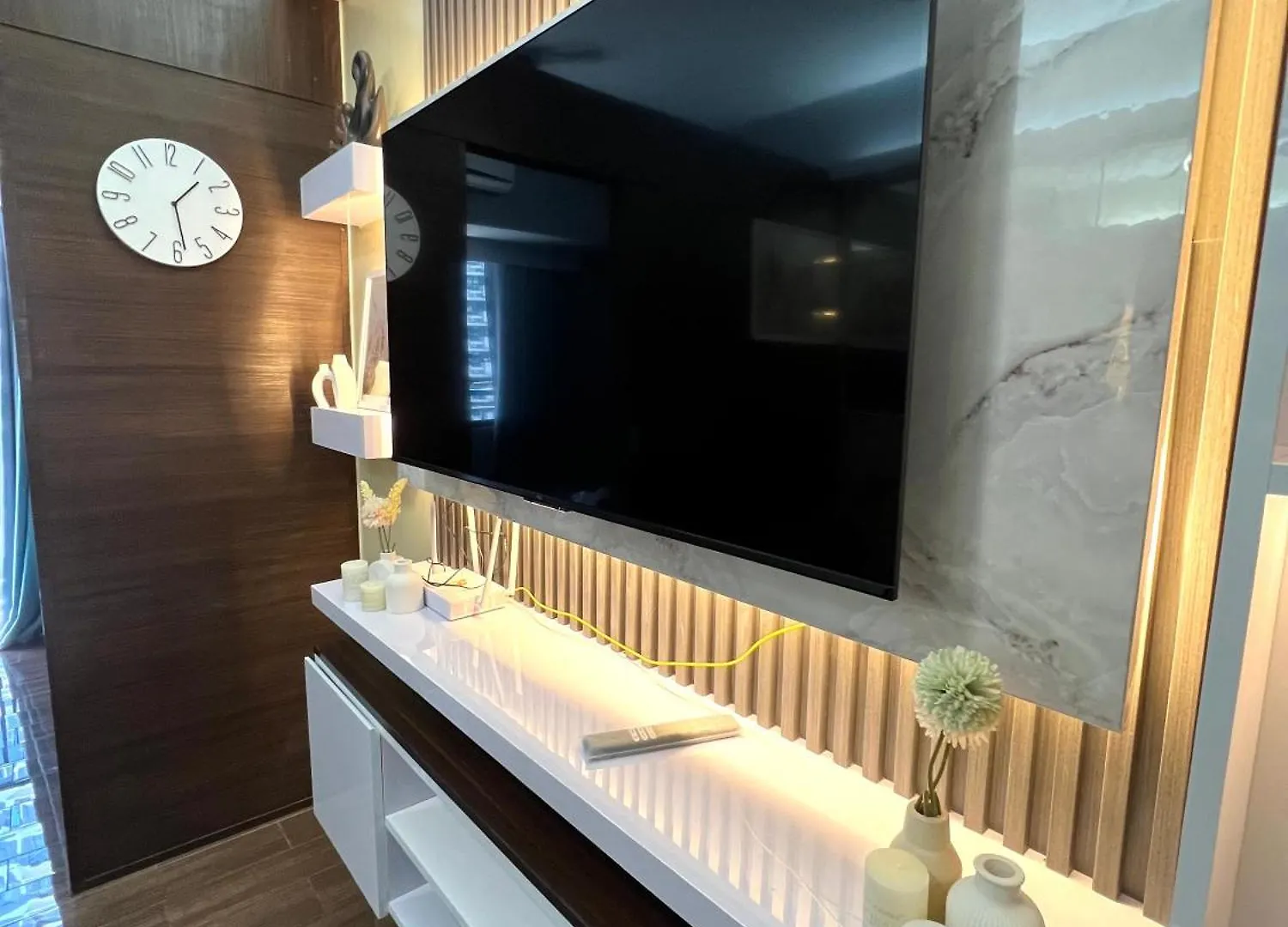 Apartment In Air Residences, Makati With Wifi, Netflix, Pool, Mall And More Manila