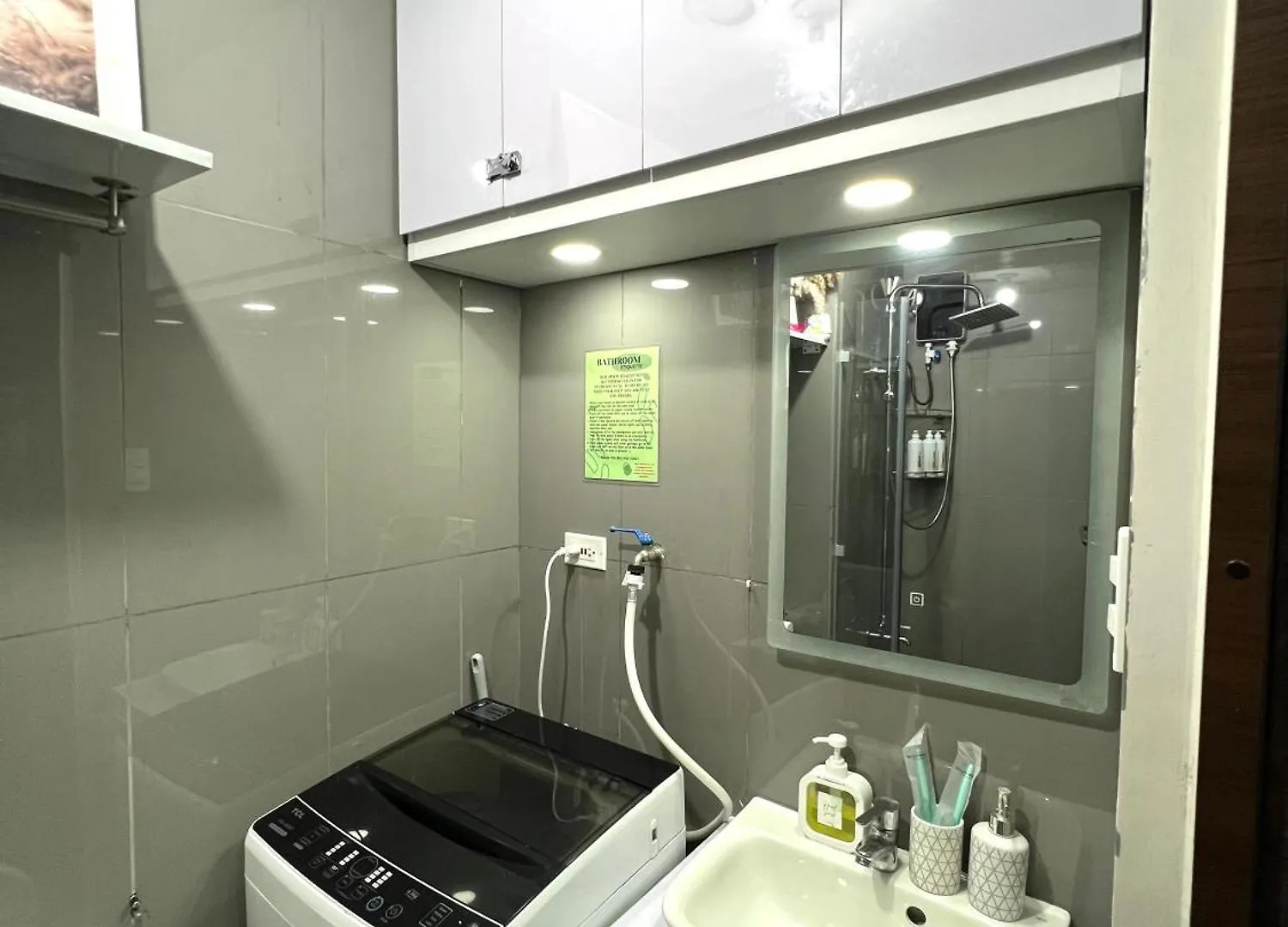 Apartment In Air Residences, Makati With Wifi, Netflix, Pool, Mall And More Manila