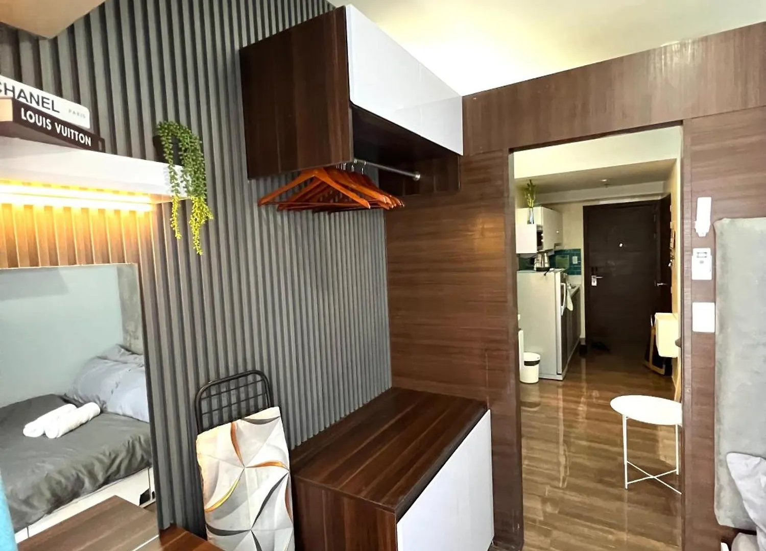 Apartment In Air Residences, Makati With Wifi, Netflix, Pool, Mall And More Manila