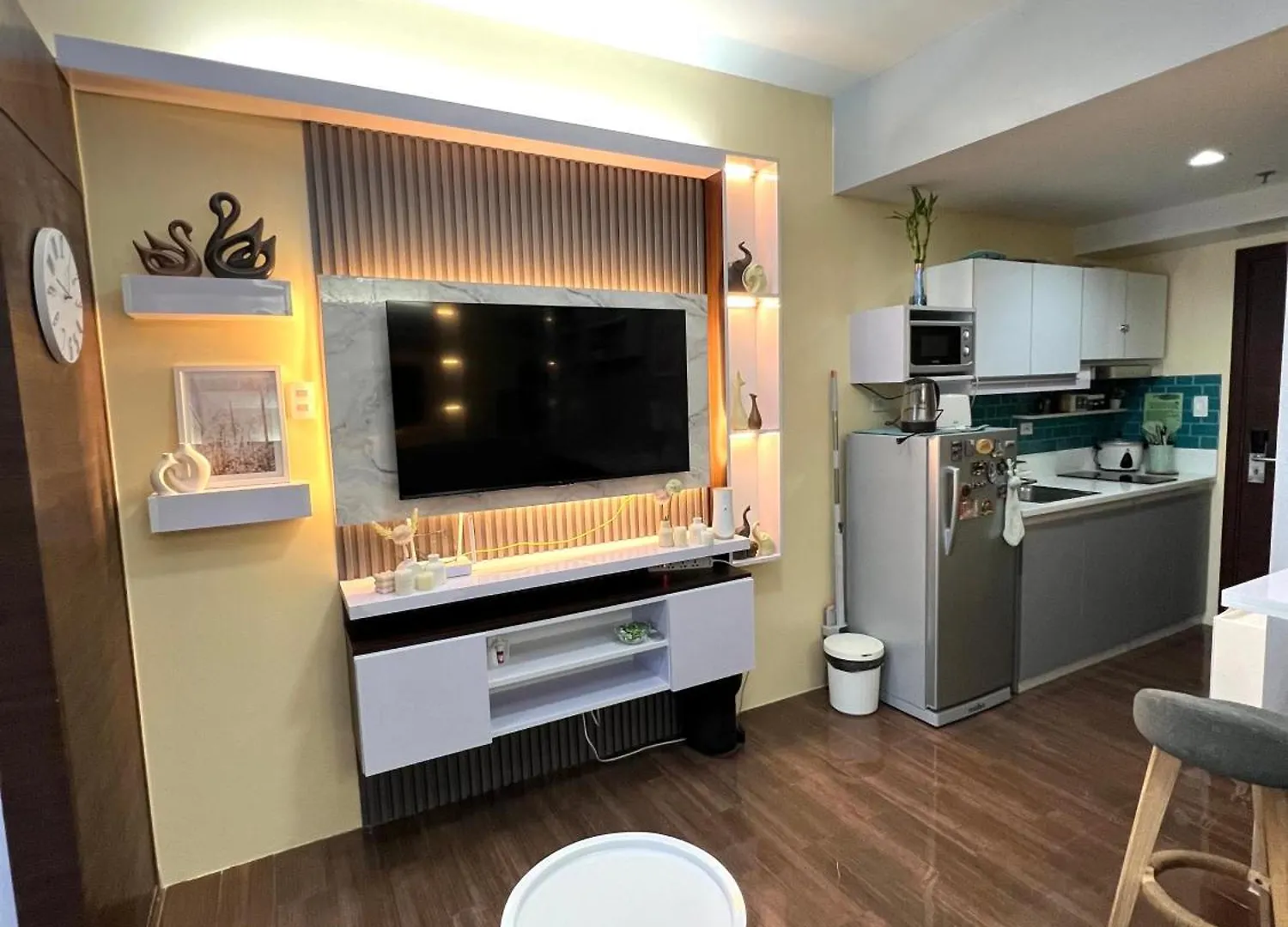 Apartment In Air Residences, Makati With Wifi, Netflix, Pool, Mall And More Manila 0*,