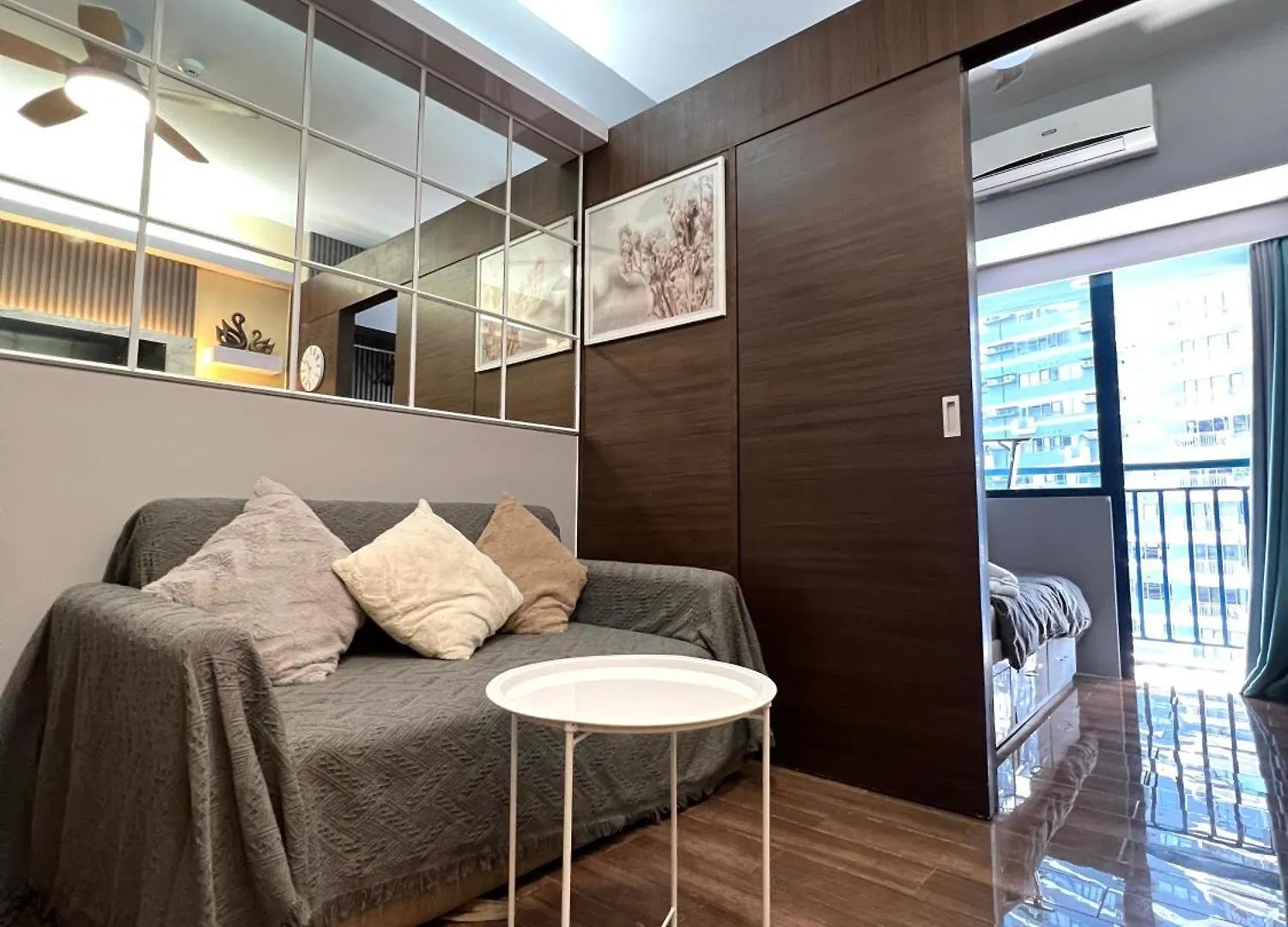 Apartment In Air Residences, Makati With Wifi, Netflix, Pool, Mall And More Manila
